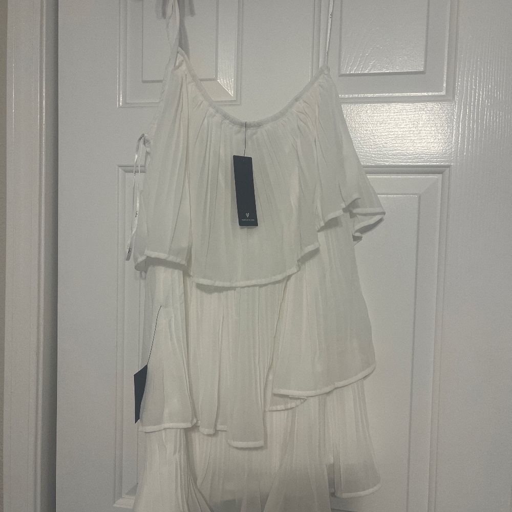 White lulus single strap dress with pleats